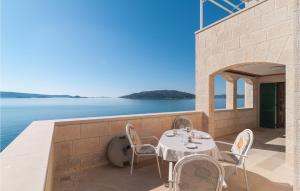 Awesome Apartment In Okrug Donji