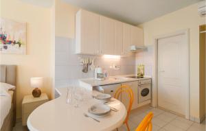 Awesome Apartment In Okrug Donji