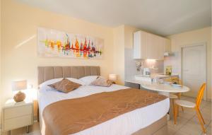 Awesome Apartment In Okrug Donji