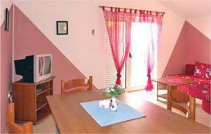 Awesome Apartment In Klenovica With Wifi