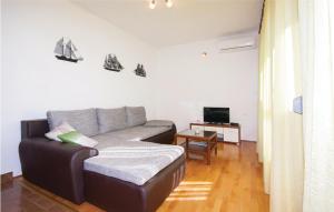 One-Bedroom Apartment In Sibenik