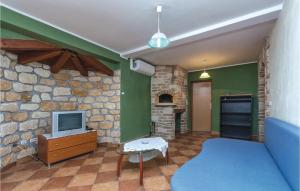 Beautiful Apartment In Veli Jezenj With 2 Bedrooms, Wifi And Outdoor Swimming Pool