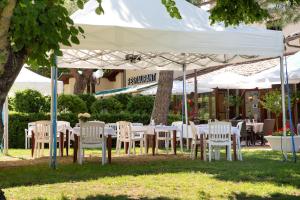 Hotels Logis de France Hotel Restaurant La Bombardiere : photos des chambres