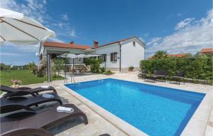 Beautiful Home In Brtonigla With 3 Bedrooms, Wifi And Outdoor Swimming Pool