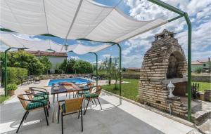 Stunning Home In Brtonigla With Kitchen 