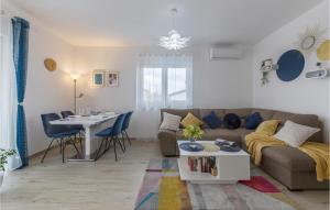 1 Bedroom Amazing Apartment In Peroj 
