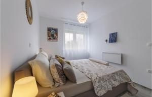 1 Bedroom Amazing Apartment In Peroj