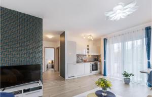 1 Bedroom Amazing Apartment In Peroj 