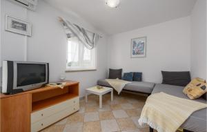 Amazing Apartment In Porec With 2 Bedrooms And Wifi