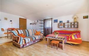 Nice Apartment In Karlobag With Wifi