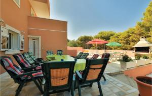 Stunning Home In Okrug Donji With 6 Bedrooms, Wifi And Outdoor Swimming Pool