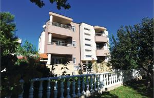 Beautiful Apartment In Bibinje With Wifi, 2 Bedrooms And Outdoor Swimming Pool