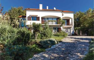 2 Bedroom Gorgeous Apartment In Matulji