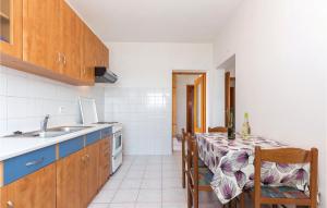 Gorgeous Apartment In Novi Vinodolski