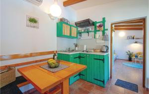 Amazing Home In Lopatinec With Jacuzzi 