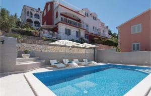 Stunning Apartment In Prigradica With 2 Bedrooms, Wifi And Outdoor Swimming Pool