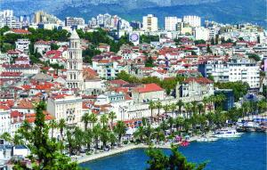 Nice Apartment In Split With 3 Bedrooms And Wifi