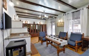 2 Bedroom Lovely Home In Vinica Breg