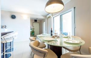 3 Bedroom Nice Apartment In Split