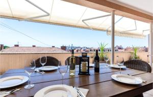 3 Bedroom Nice Apartment In Split