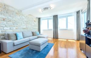 3 Bedroom Nice Apartment In Split 