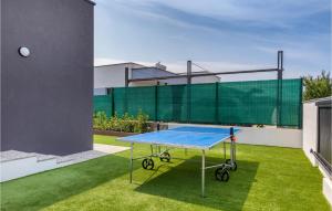 Amazing Home In Peroj With Wifi