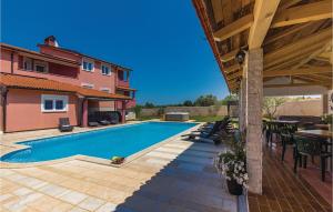 8 Bedroom Awesome Home In Pula