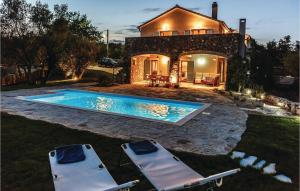 4 Bedroom Nice Home In Zgaljici