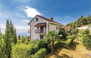 2 Bedroom Pet Friendly Apartment In Kolavici 