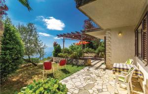 2 Bedroom Pet Friendly Apartment In Kolavici 