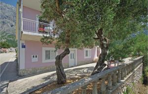 Two-Bedroom Apartment With Sea View In Makarska