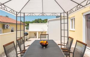 Amazing home in Porec with Outdoor swimming pool WiFi and 3 Bedrooms