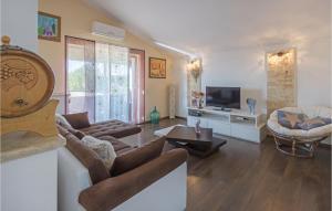 Beautiful Apartment In Kanfanar With 3 Bedrooms, Wifi And Outdoor Swimming Pool