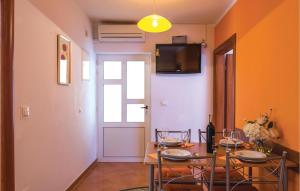 Nice Apartment In Makarska