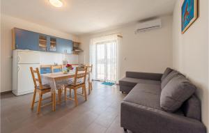 1 Bedroom Cozy Apartment In Privlaka