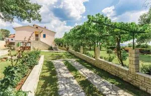 2 Bedroom Amazing Apartment In Kanfanar - Modrušani