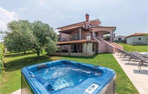 Nice Home In Nova Vas With 4 Bedrooms, Jacuzzi And Wifi