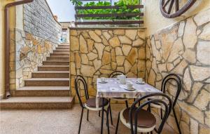 2 Bedroom Stunning Apartment In Rovinj 