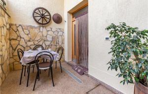 2 Bedroom Stunning Apartment In Rovinj