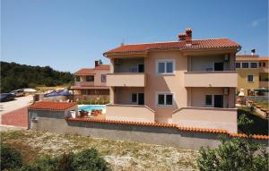 5 Bedroom Stunning Home In Liznjan