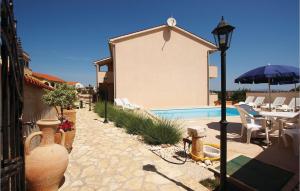 5 Bedroom Stunning Home In Liznjan