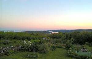 1 Bedroom Lovely Apartment In Koromacno 