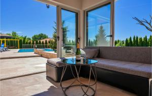 4 Bedroom Stunning Home In Imotski