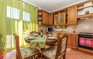 Amazing Apartment In Novi Vinodolski With 2 Bedrooms And Wifi