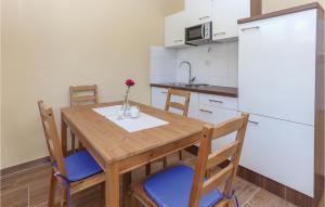 Stunning Apartment In Kastel Stari With Wifi