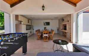 4 Bedroom Stunning Home In Imotski