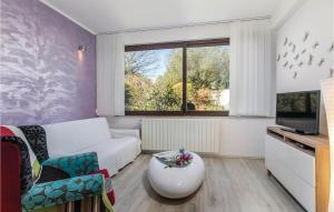 2 Bedroom Nice Apartment In Rovinj 