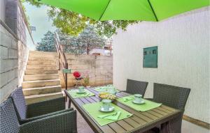 2 Bedroom Cozy Apartment In Omisalj 