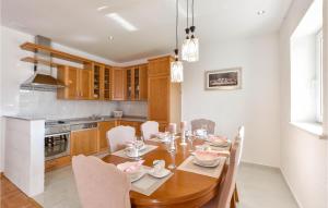 4 Bedroom Gorgeous Home In Hrvace