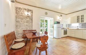 3 Bedroom Stunning Home In Duce 